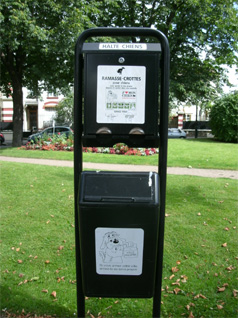 ふんを捨てるボックス。袋もついてます。